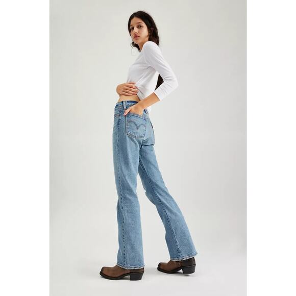 Levis Wedgie Bootcut Womens Jeans Back In Town - 25w X 32l - Picture 2 of 7